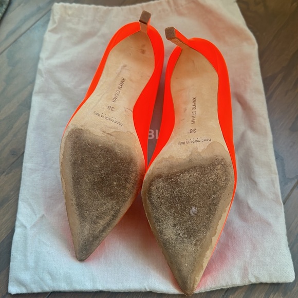 Manolo Blahnik Bright Orange Pump Heels w/ Duster Bag - only worn indoors! - Picture 3 of 5